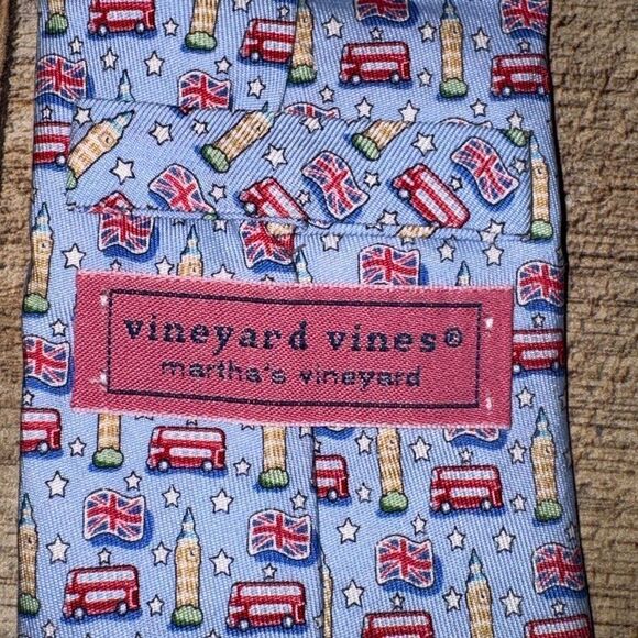 Vineyard Vines England Double Decker Bus Big Ben London Mens tie - Picture 6 of 11